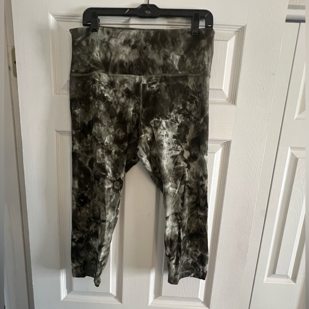 Lululemon Athletica High-Rise Crop 23” Green camo legging.